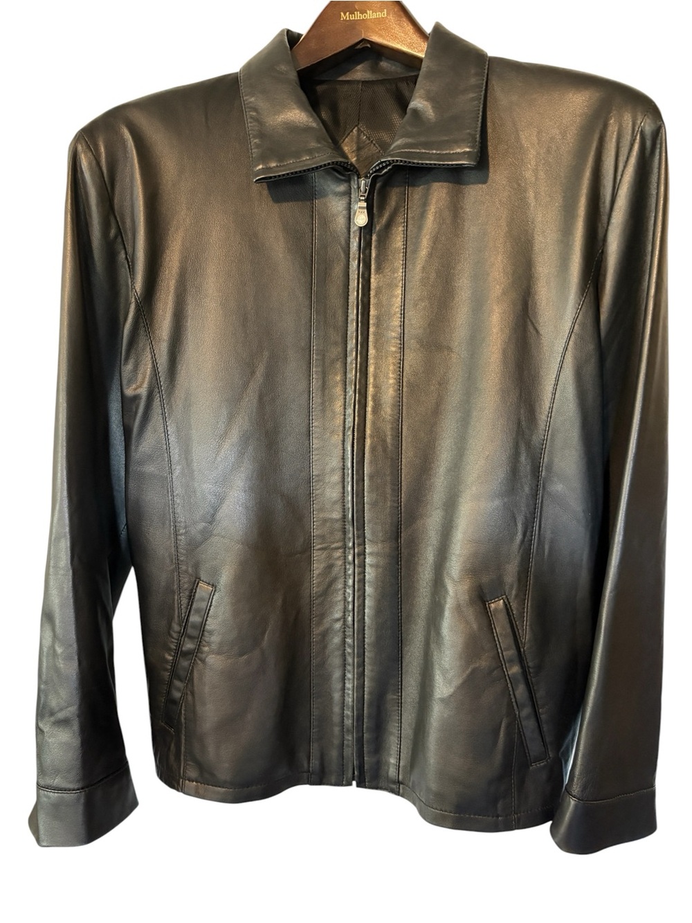 Vintage Mulholland
Minimalist Women’s Black Leather